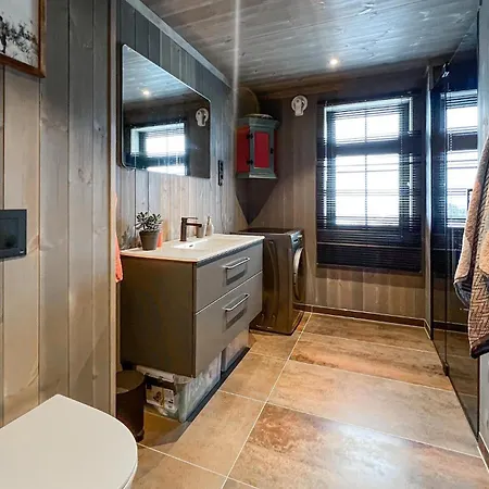 Apartment 3 Bedroom Beautiful In Gol